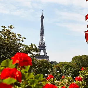 Plaza Athenee - Dorchester Collection Paryż